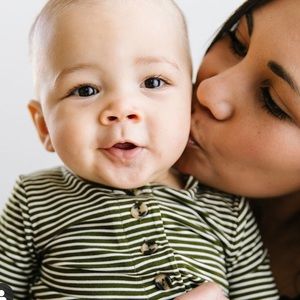 LouLou & Co “Lennon” Knotted Gown - 0-3 Months 💚